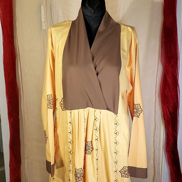 Caftan Embroidered Dress Size Medium - Picture 1 of 9